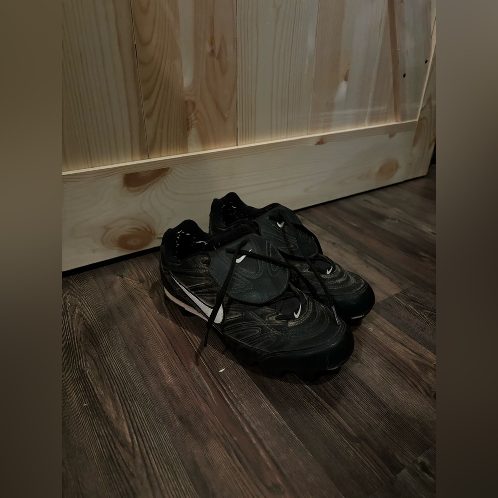 Nike size 7 male US baseball cleats